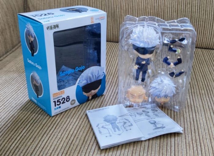 Satoru Gojo Nendoroid Unpacked